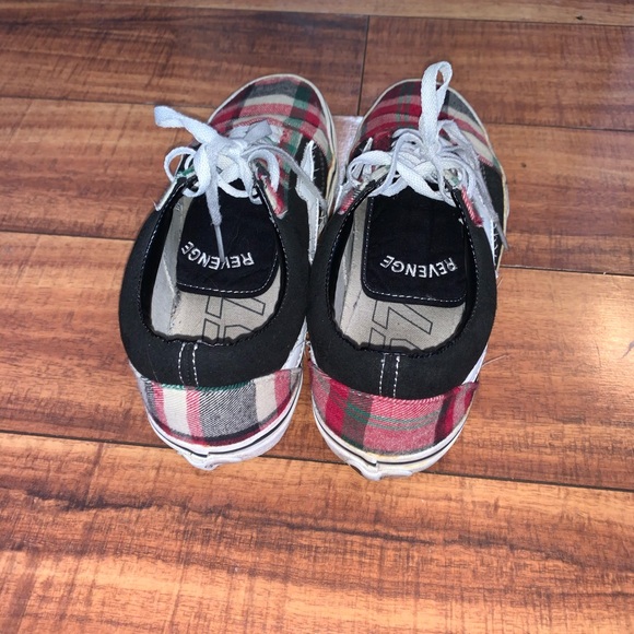 Revenge storms - Picture 2 of 3